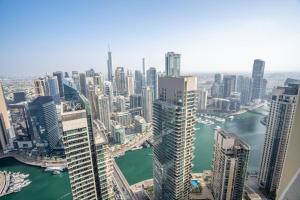 Nespecifikovaný výhled na destinaci Dubaj nebo výhled na město při pohledu z apartmánu