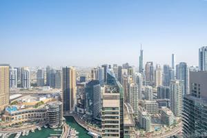 Nespecifikovaný výhled na destinaci Dubaj nebo výhled na město při pohledu z apartmánu