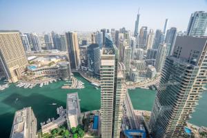 Nespecifikovaný výhled na destinaci Dubaj nebo výhled na město při pohledu z apartmánu