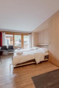 Postel nebo postele na pokoji v ubytování Charmant studio au centre de Saas-Fee