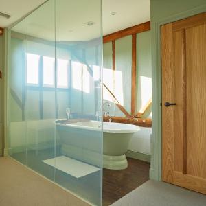 Koupelna v ubytování The Angel Inn, Stoke-by-Nayland