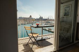 Marinca du Port de Toulon的阳台或露台