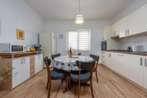 Kuchyňa alebo kuchynka v ubytovaní Apartment Maggi