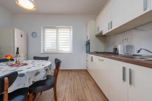 Kuchyňa alebo kuchynka v ubytovaní Apartment Maggi
