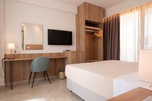 Ein Bett oder Betten in einem Zimmer der Unterkunft ALPHA APARTMENTS Free Shuttle from and to the Airport