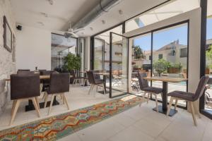 Casa Columba - 4 Star Design Boutique Hotel with Outdoor Pool & Private Garden的休息区