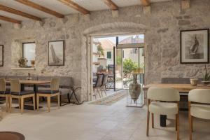 Casa Columba - 4 Star Design Boutique Hotel with Outdoor Pool & Private Garden的休息区