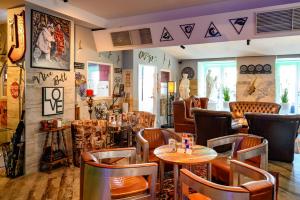 Plaza Cafe & Bar的休息区