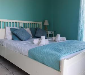 Posteľ alebo postele v izbe v ubytovaní Super renovated maisonette - Σούπερ ανακαινισμένη μεζονέτα + 36 fotografií