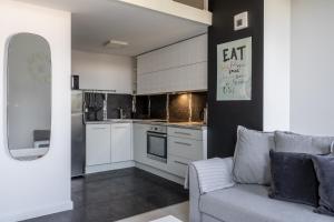 Kuchyňa alebo kuchynka v ubytovaní RentPlanet - Apartament Matejki