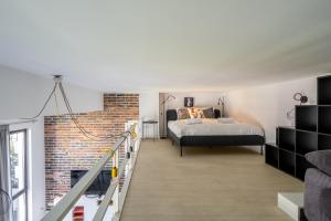 Posteľ alebo postele v izbe v ubytovaní RentPlanet - Apartament Matejki