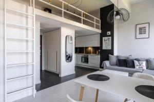 Kuchyňa alebo kuchynka v ubytovaní RentPlanet - Apartament Matejki