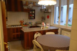 a kitchen with a table and a table and chairs at Casa Fracasso in Verona
