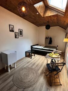 a room with a bed and a table in a room at Studio n3 Bruxelles Centre Ville in Brussels