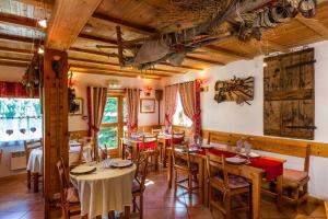 Restaurace v ubytování Le Chalet d'en Hô