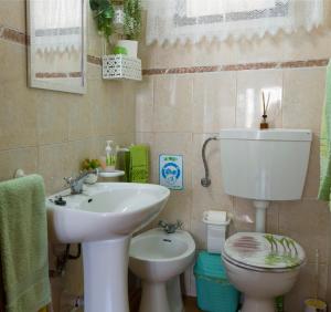 Koupelna v ubytování Casa Rodrigues + 15 fotografií