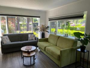 Posezení v ubytování Luxe vakantiehuis in het bos