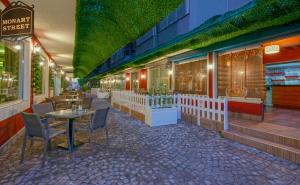 Restaurace v ubytování Monart City Hotel - All Inclusive Plus