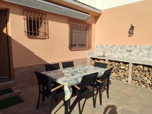 a table and chairs on a patio with a fireplace at VILLA ALTO DE LOS BALCONES Torrevieja - Orihuela Costa in Orihuela Costa