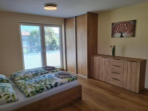 Postel nebo postele na pokoji v ubytování Apartmány Family Nová Lesná