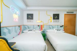 Ein Bett oder Betten in einem Zimmer der Unterkunft Hotel Magic Games 4