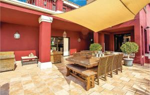 Posedenie v ubytovaní 6 Bedroom Beautiful Home In Elviria