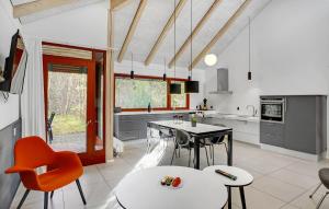 Fotografie z fotogalerie ubytování Stunning Home In Grenaa With Wifi v destinaci Grena