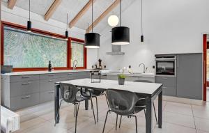 Fotografie z fotogalerie ubytování Stunning Home In Grenaa With Wifi v destinaci Grena
