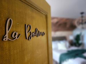 a door with the word la exchange written on it at Estrella Glamping in Caraquet