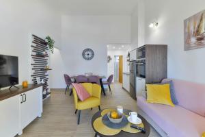 a living room with a couch and a table at Apartment house Inga in Vir