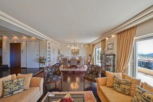 Khu vực ghế ngồi tại Villa Domus Riviera