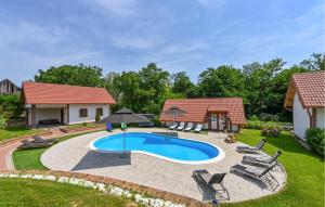 Bazén v ubytování Lovely Home In Rivalno With Sauna nebo v jeho okolí + 47 fotografií