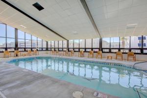 Bazén v ubytování Desert Sand Resort nebo v jeho okolí