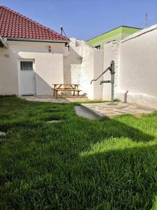 Budova, kde se apartmán nachází + 3 fotografie