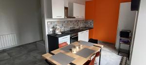 Kuchyň nebo kuchyňský kout v ubytování duplex neuf autonome