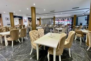 Restaurace v ubytování AMH Hotel Durres