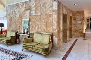 Posezení v ubytování AMH Hotel Durres