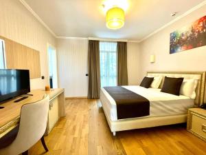 Postel nebo postele na pokoji v ubytování AMH Hotel Durres