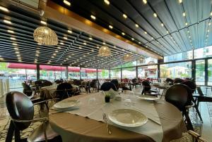 Restaurace v ubytování AMH Hotel Durres