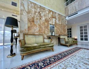 Posezení v ubytování AMH Hotel Durres