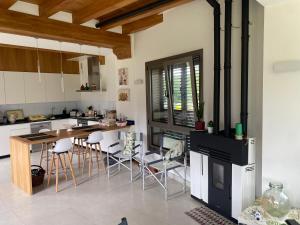Kuchyň nebo kuchyňský kout v ubytování Baiona Pool House