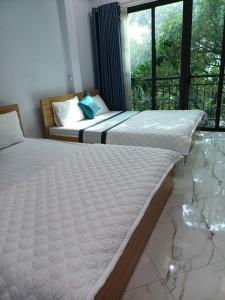 Postel nebo postele na pokoji v ubytování Hotel Hoa Ban Hà Nội