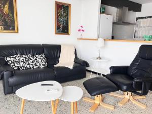 Kuchyňa alebo kuchynka v ubytovaní Ap NURIMAR 2 con Aire Acondicionado en Centro del Pueblo