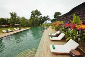 Bazén v ubytování Villa Inle Boutique Resort nebo v jeho okolí