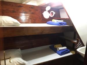 Posteľ alebo postele v izbe v ubytovaní Rhythm Floating Hostel - Zadar