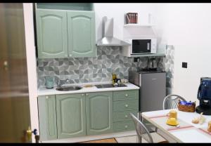 Η κουζίνα ή μικρή κουζίνα στο Gli Scacchi Apartments-King-Centro Storico Pizzo