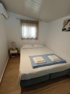 Posteľ alebo postele v izbe v ubytovaní Kalimera Alimos Apartment