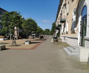 an empty street in a city with buildings at Saldūs apartamentai in Klaipėda