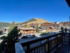 a view of a town with a mountain in the background at Homency - Résidence de l'Alpe 23 in L'Alpe-d'Huez
