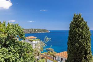 una vista dell'oceano da una villa di Villa Neuve, proche Monaco a Roquebrune-Cap-Martin